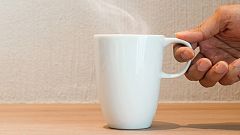 El consumo de bebidas muy calientes es una causa probable de cáncer de esófago, según la OMS