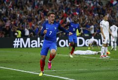 Griezmann y Payet salvan a Francia de pegársela contra Albania