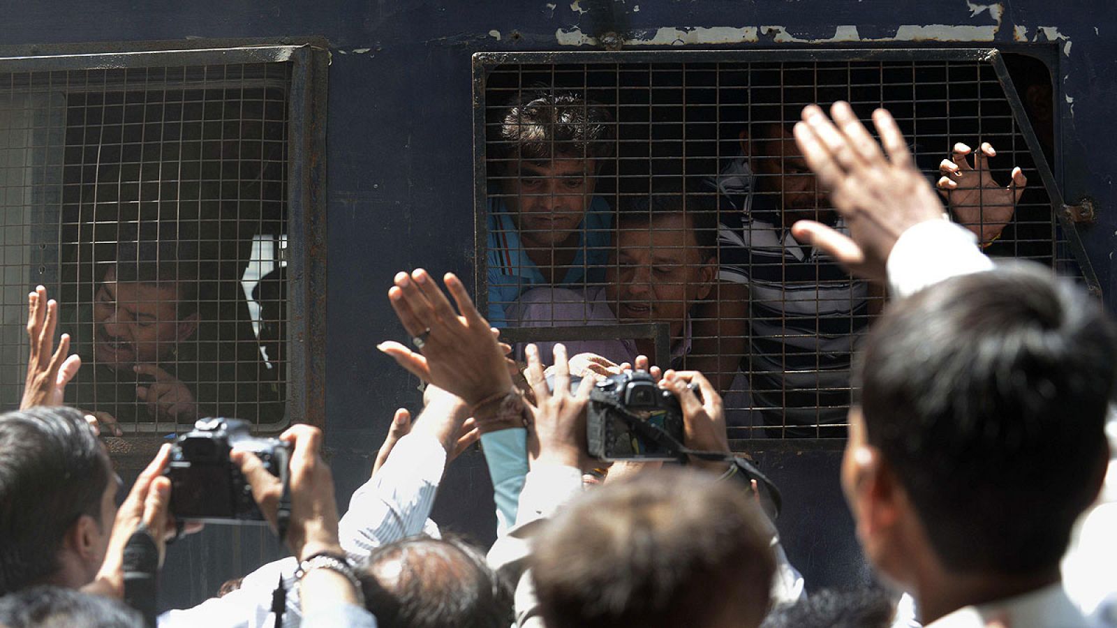 Traslado de varios de los acusados a la corte el pasado 9 de junio en India