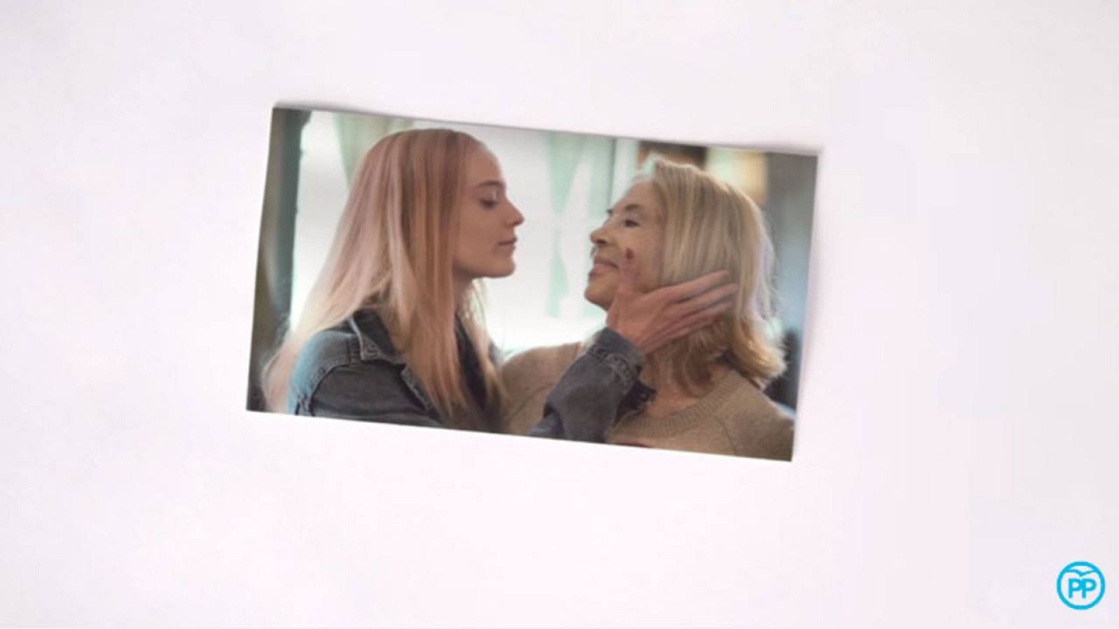 Imagen del nuevo vídeo electoral del PP sobre abuelas que votan a Rajoy