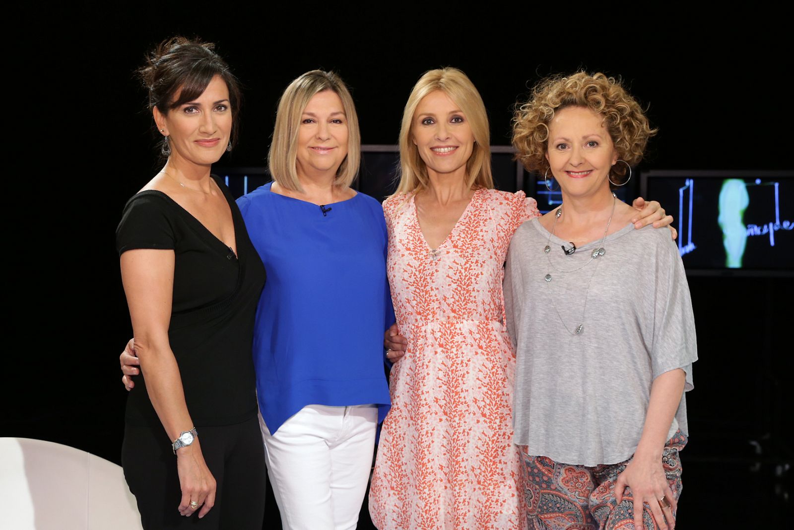 Cayetana Guillén Cuervo junto a sus invitadas