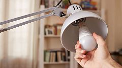 Competencia propone subir un 31% el margen de la tarifa eléctrica regulada para cubrir costes comerciales