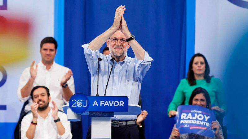 Rajoy llama a "concentrar el voto moderado" en el PP para frenar a Unidos Podemos