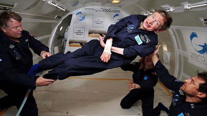 Stephen Hawking, rey de un espacio infinito en su silla de ruedas
