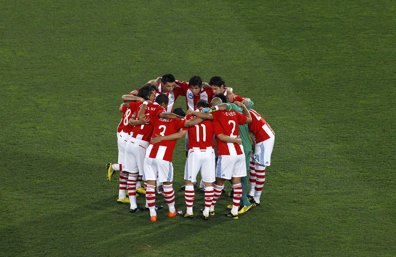 Las españolas de la selección de hockey hierba celebran la victoria ante Corea del sur por 2-1