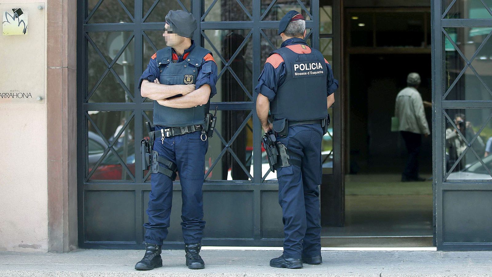 Mossos en el Hotel Arrahona