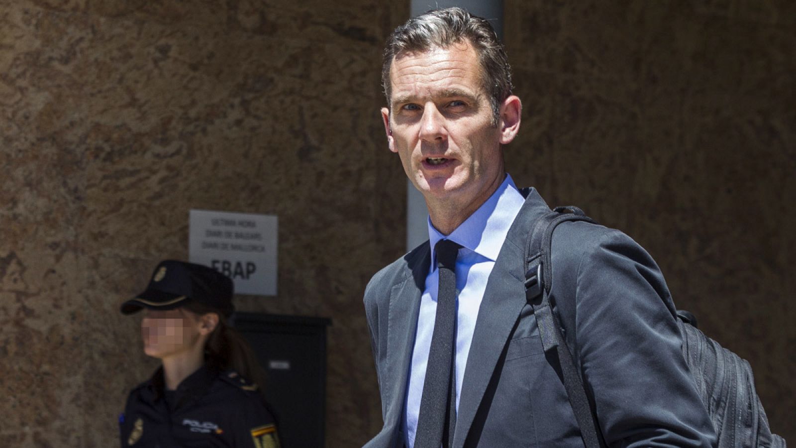Iñaki Urdangarin, saliendo de la sede donde se celebra el juicio del caso Nóos, en Palma de Mallorca.