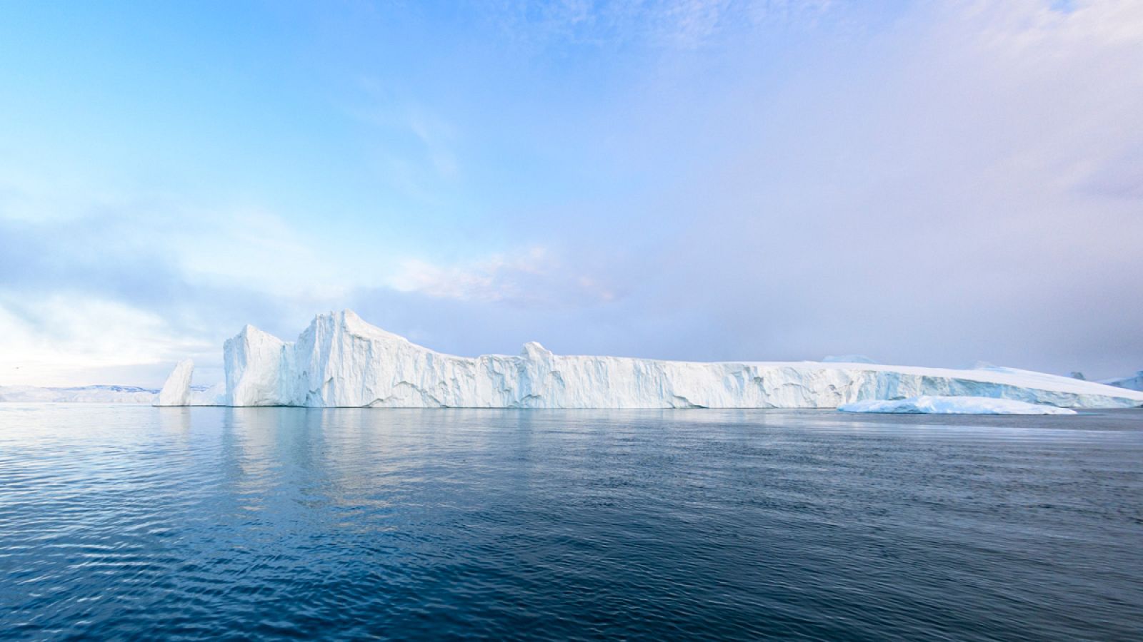 Glaciar sobre el Océano Ártico en Groenlandia