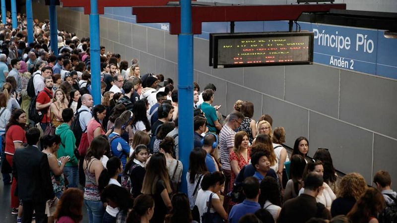 La huelga de Metro de Madrid vuelve a provocar aglomeraciones 