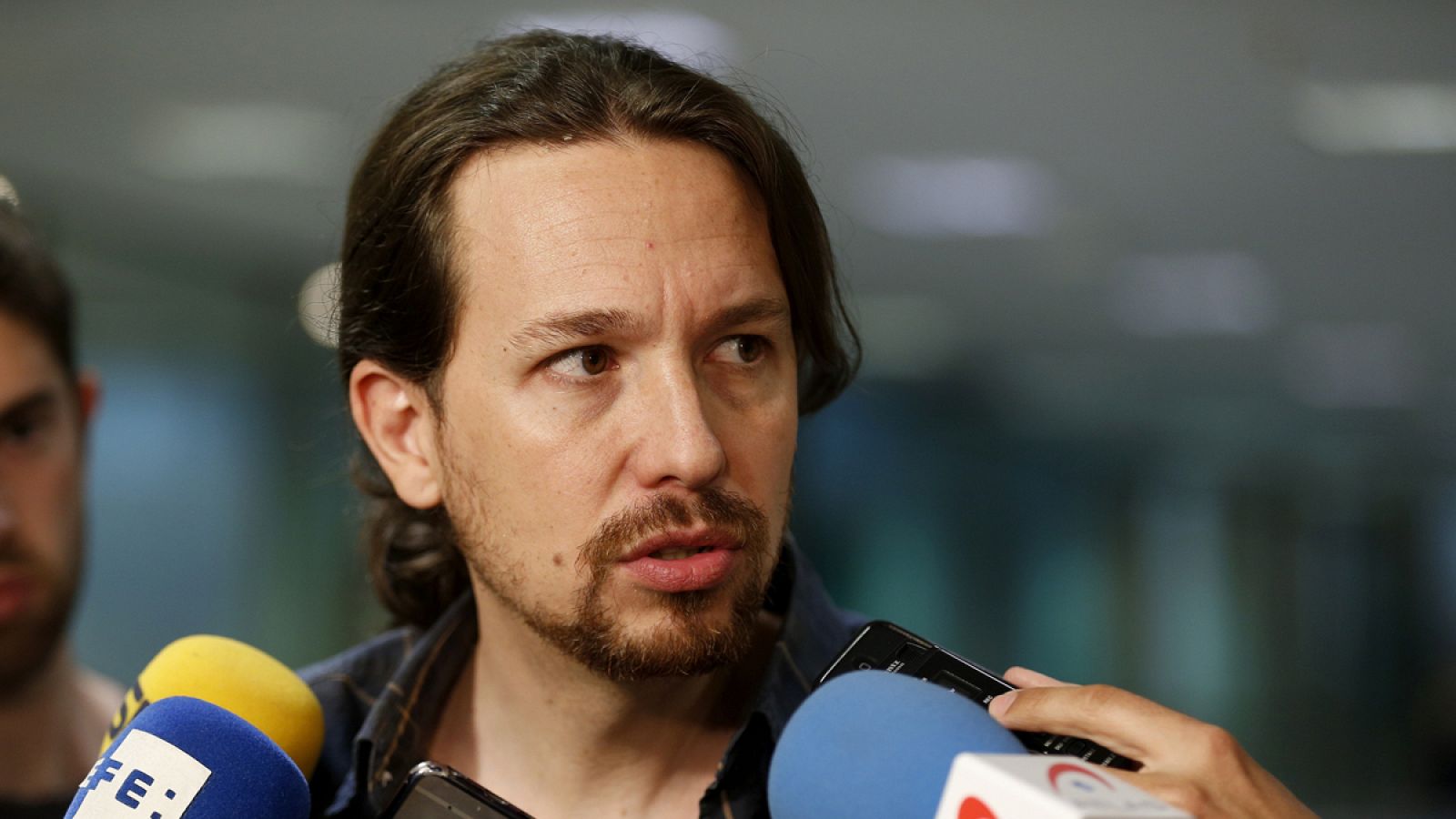 El candidato de Unidos Podemos, Pablo Iglesias, realiza declaraciones en el Congreso
