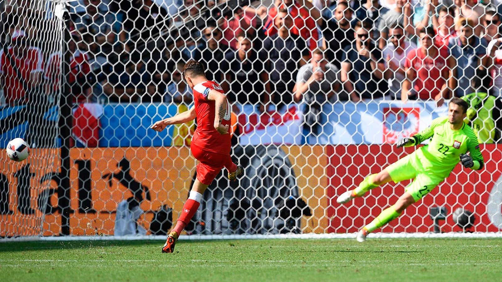 Los polacos se meten en cuartos al ganar a Suiza en los penaltis
