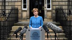 Sturgeon pide negociar en Bruselas un lugar para Escocia en la UE