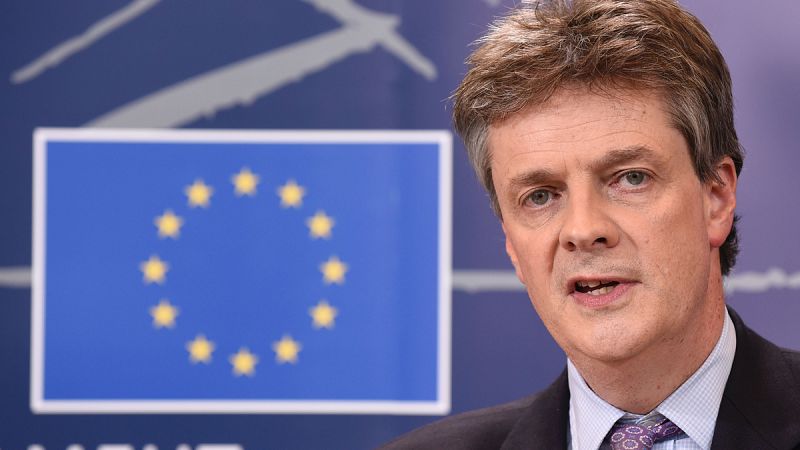 El británico Jonathan Hill dimite como comisario europeo de finanzas