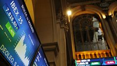El IBEX 35 sube un 2,48% tras hundirse hasta niveles de 2013 por el 'Brexit'