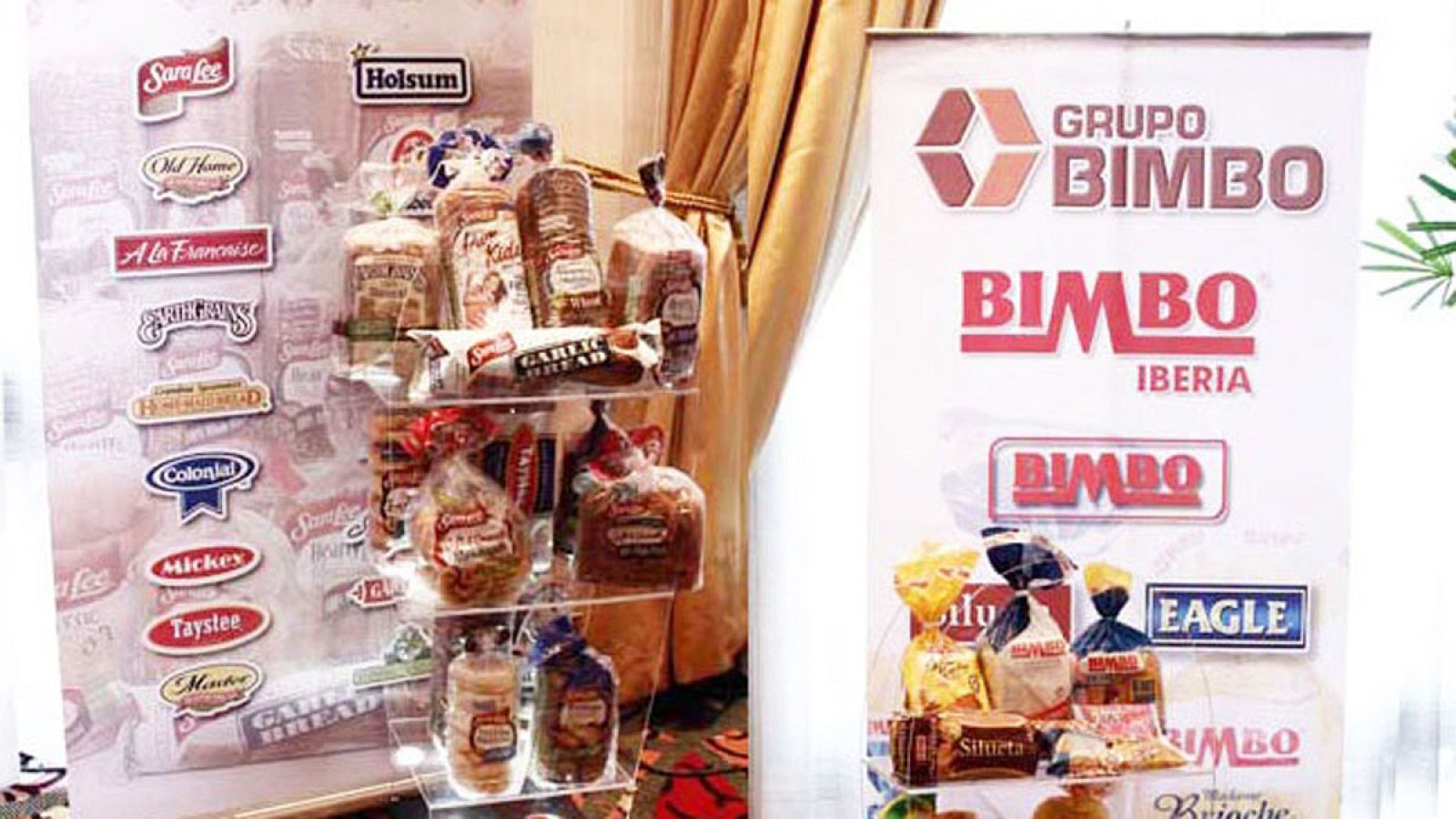 Productos de Bimbo en un expositor