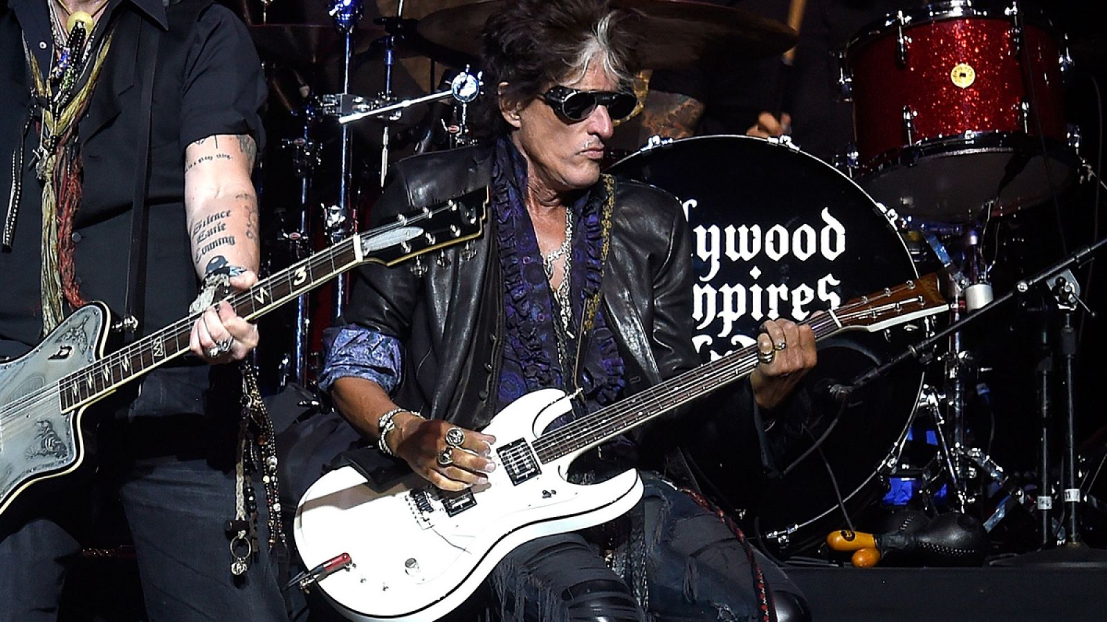 Joe Perry durante su actuación con Hollywood Vampires momentos antes de desplomarse.