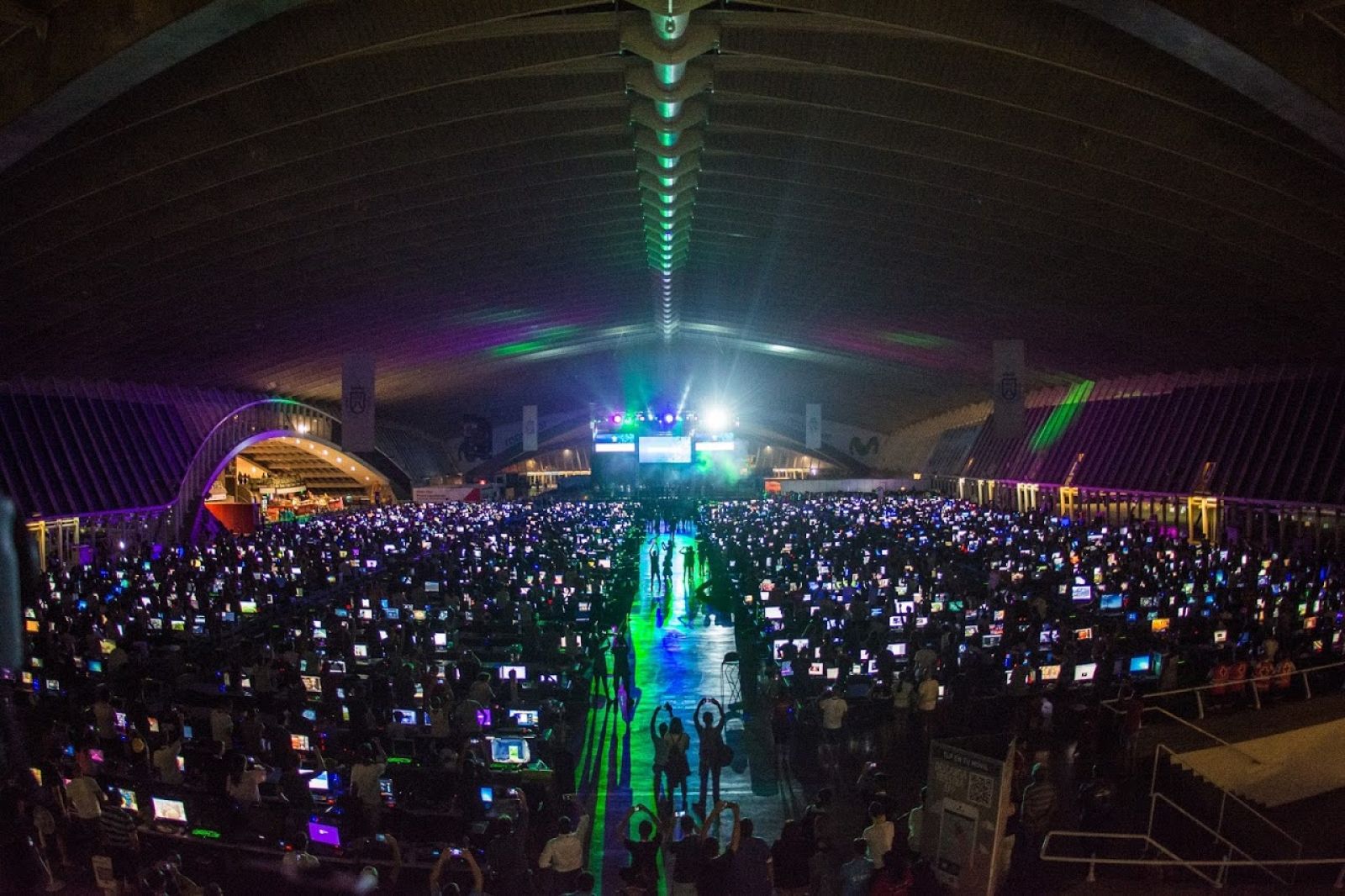 El encendido de 2000 pantallas marca el inicio de TLP TEnerife 2016 / TLP Tenerife