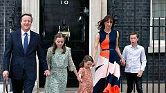 Cameron se despide aconsejando a May que mantenga a Reino Unido "lo más cerca posible" de la UE