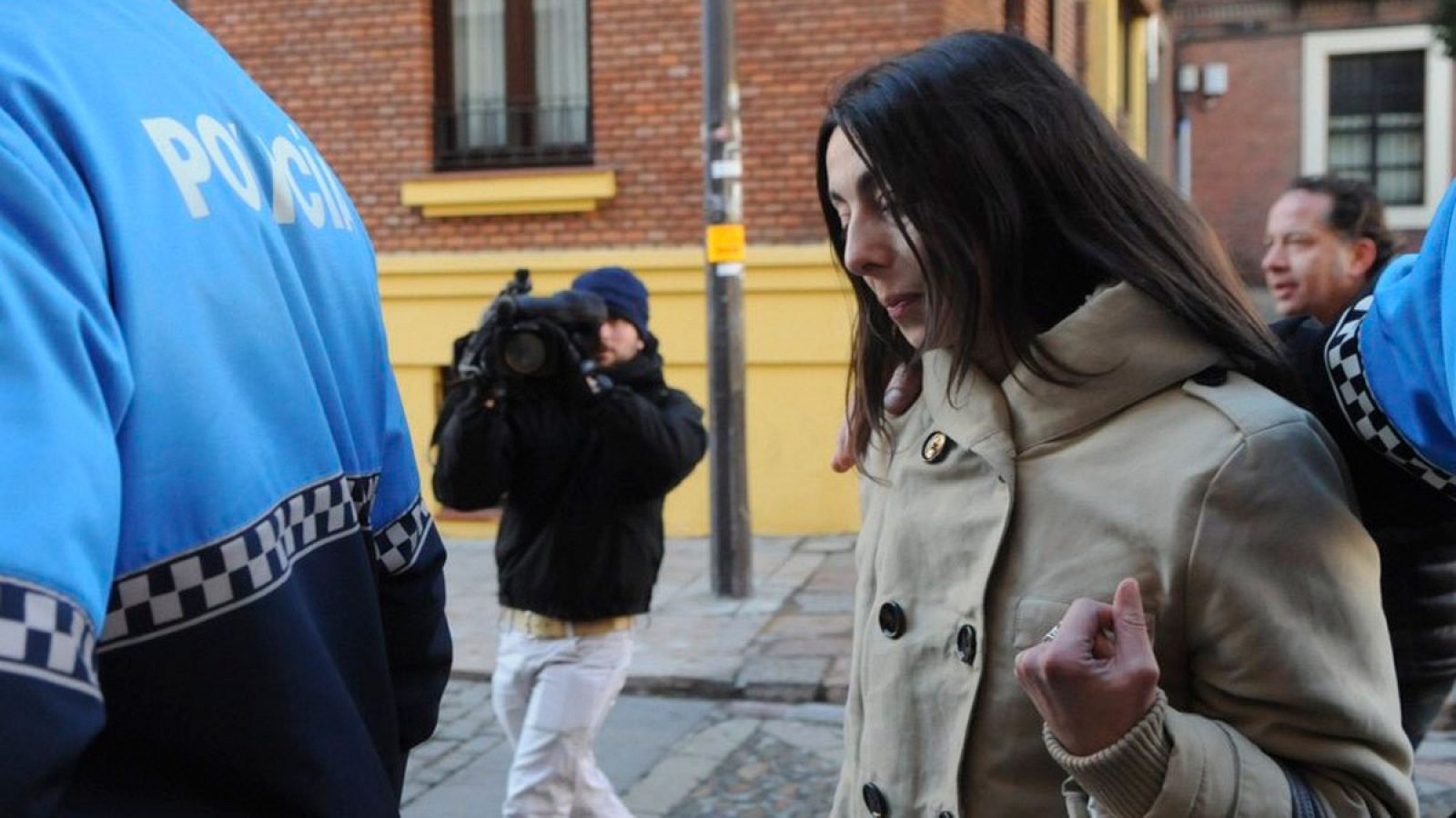 La policía local Raquel Gago, a su llegada a la Audiencia Provincial de León.