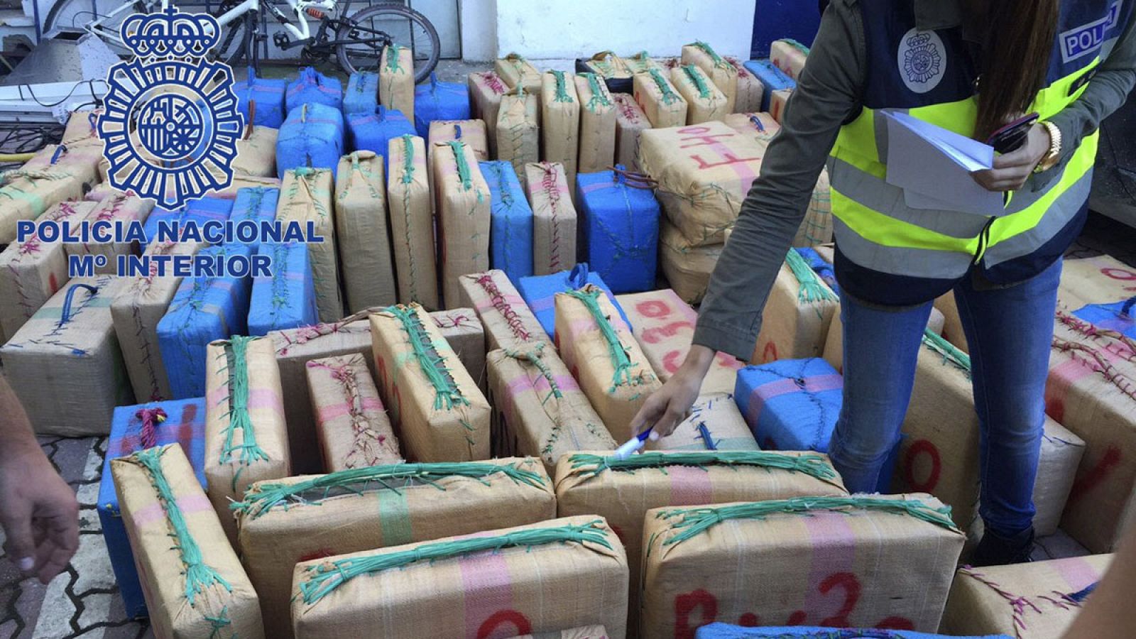 5.200 kilos de hachís y 25 detenidos por la Policía en Cádiz