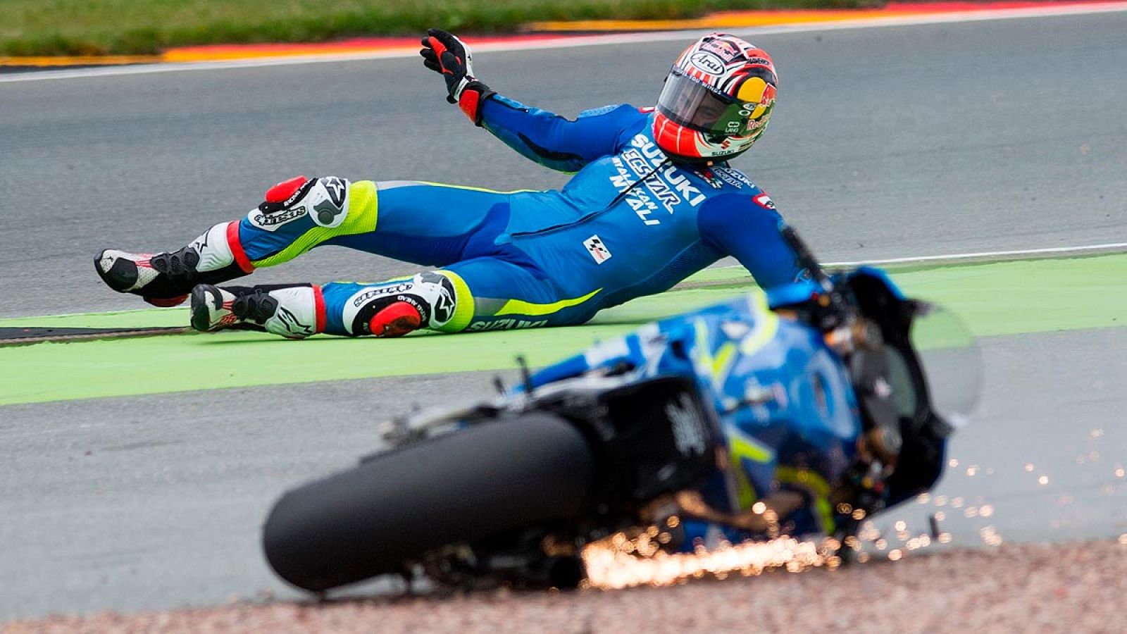 Viñales logra un gran tiempo a pesar de sufrir una caída