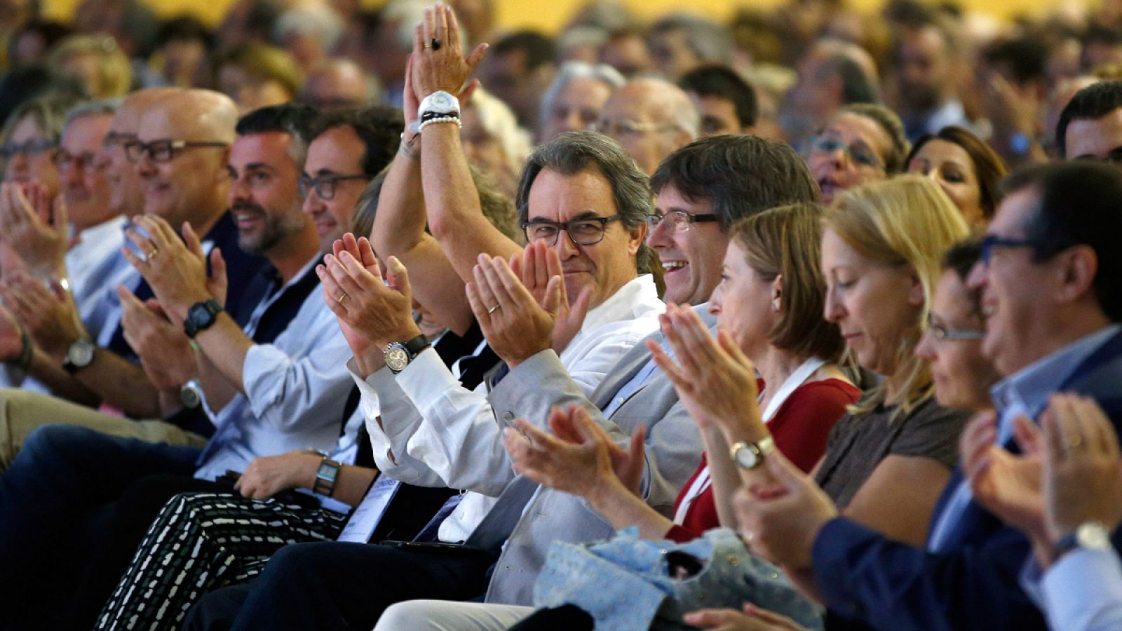 Carles Puigdemont junto a Artur Mas al término del congreso fundacional de la nueva Convergència