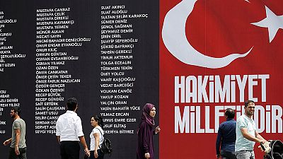 Las autoridades proh�ben a los profesores de las universidades salir de Turqu�a 