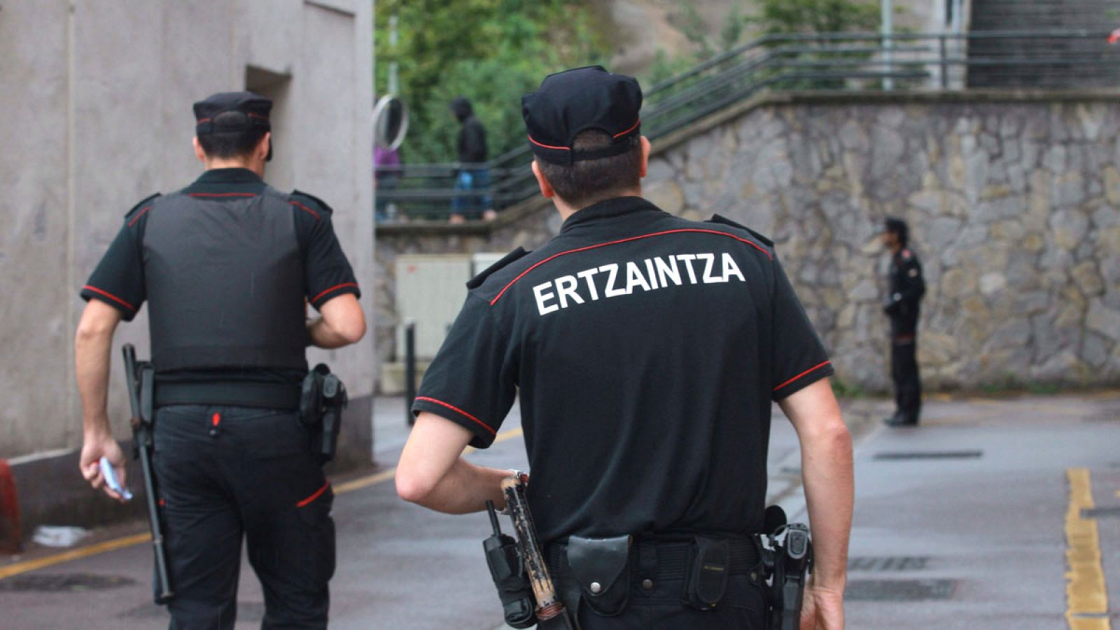 Agentes de la Ertzaintza en una imagen de archivo