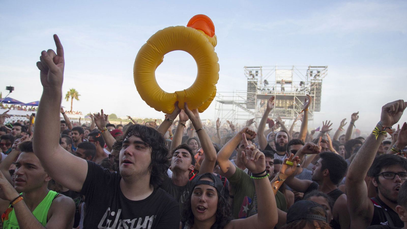 El Arenal supera el cambio de recinto con una respuesta masiva de público