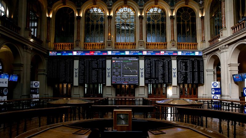 El IBEX 35 sube un 0,70% y cierra por encima de los 8.700 puntos