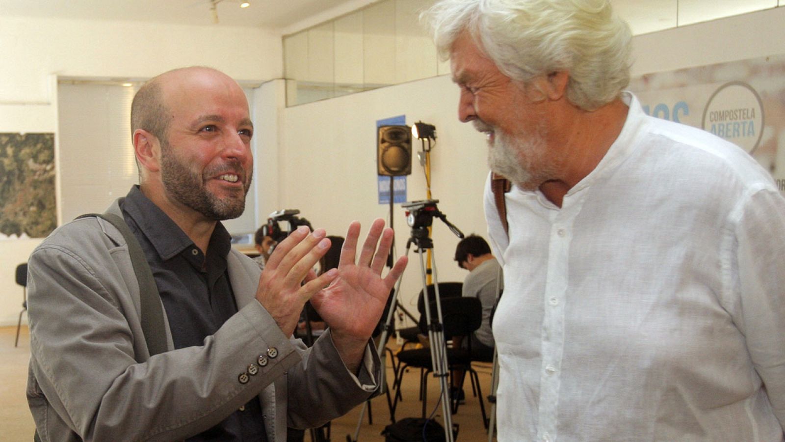 El candidato de En Marea, Luis Villares (i), junto al portavoz de Anova, Xosé Manuel Beiras