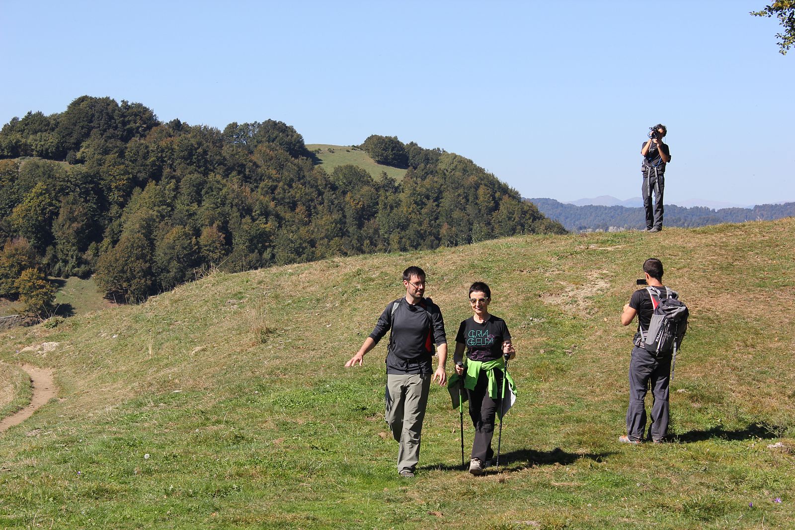 Gravant amb la Carme Ruscalleda tot pujant al Puigsacalm.