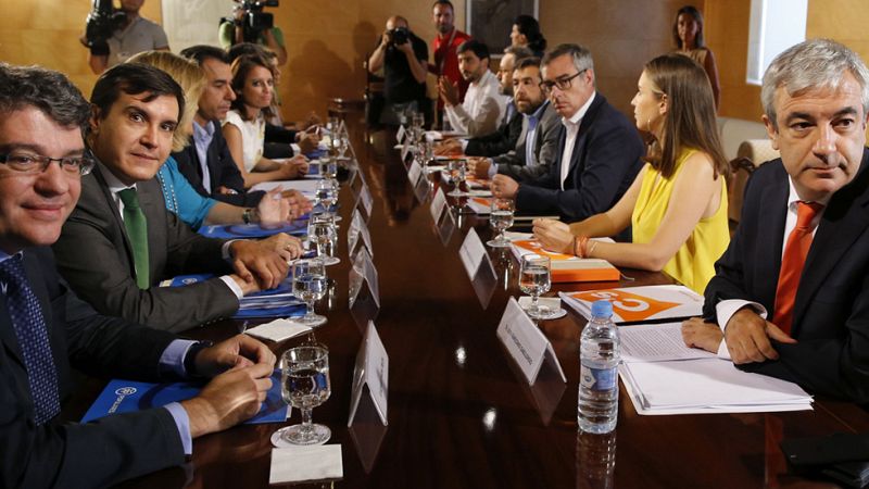C's alerta de que la negociación se estanca y advierte al PP de que no puede decir "que no a todo"