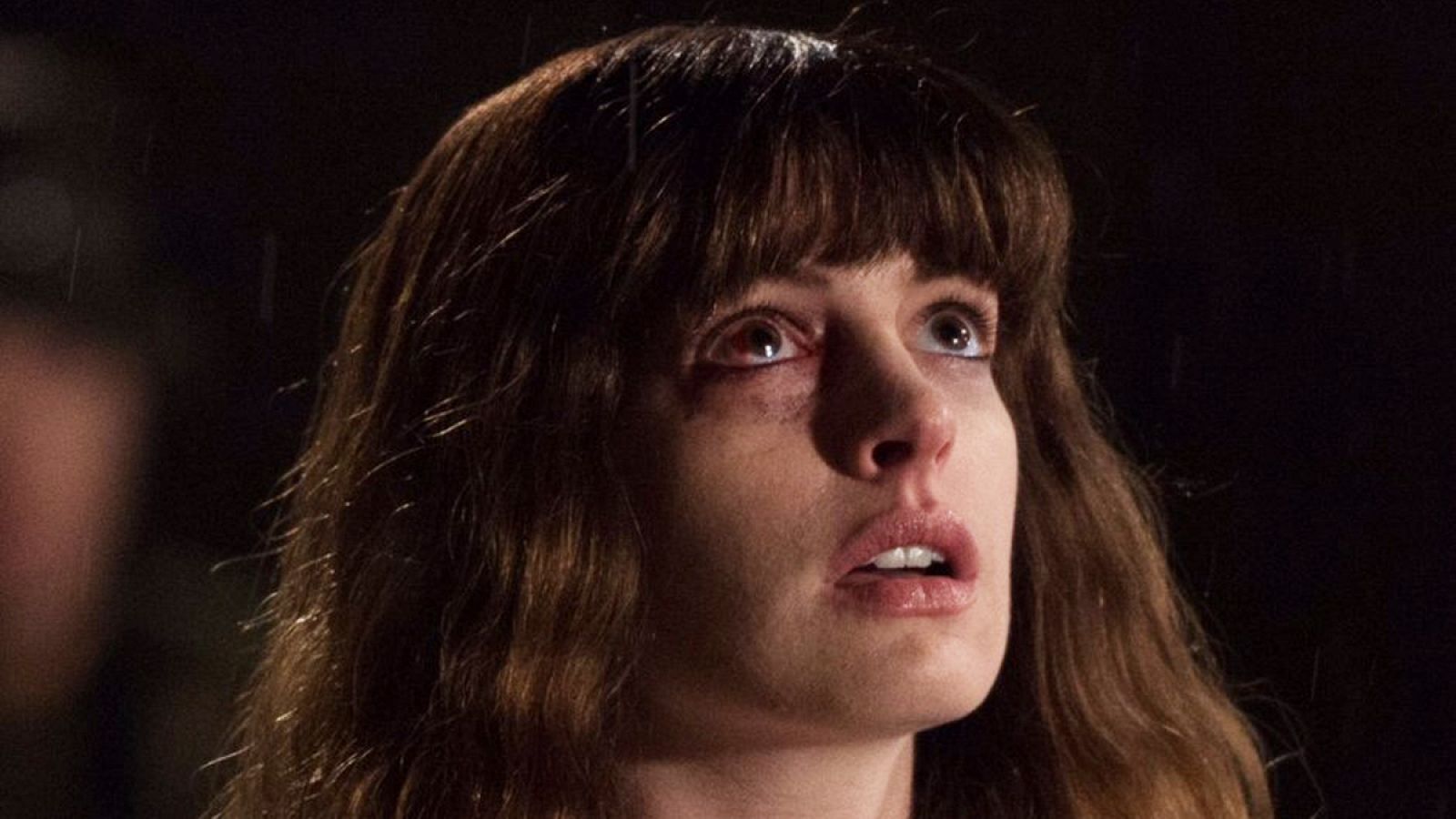 Anne Hathaway en Colossal.