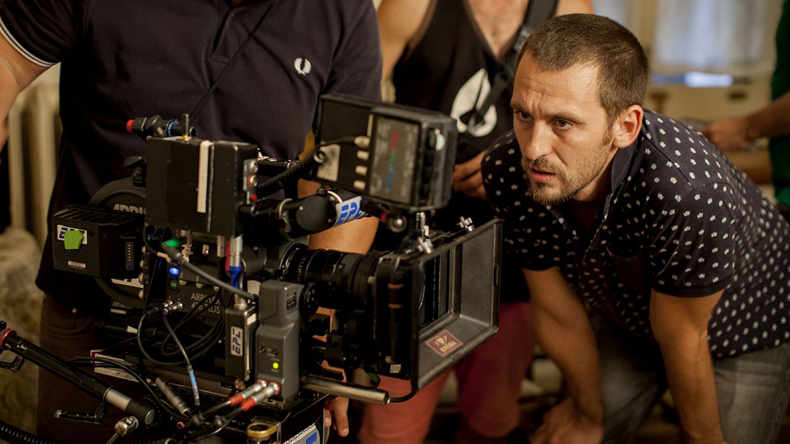 Raúl Arévalo dirigiendo 'Tarde para la ira'.