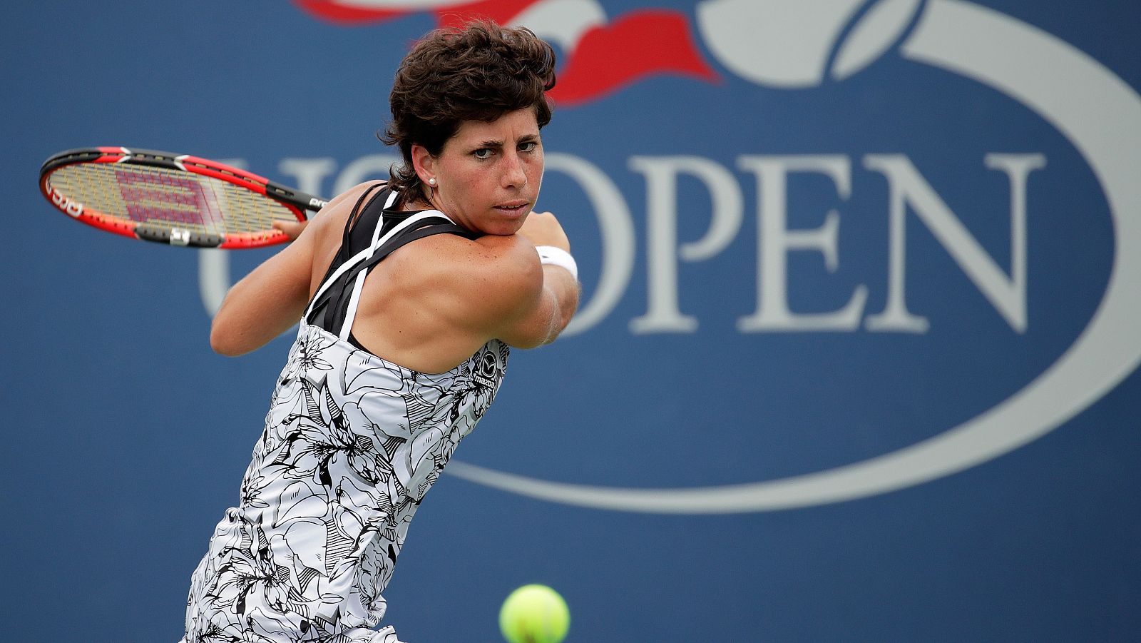 Carla Suárez vence a Elena Vesnina y se planta en octavos de final