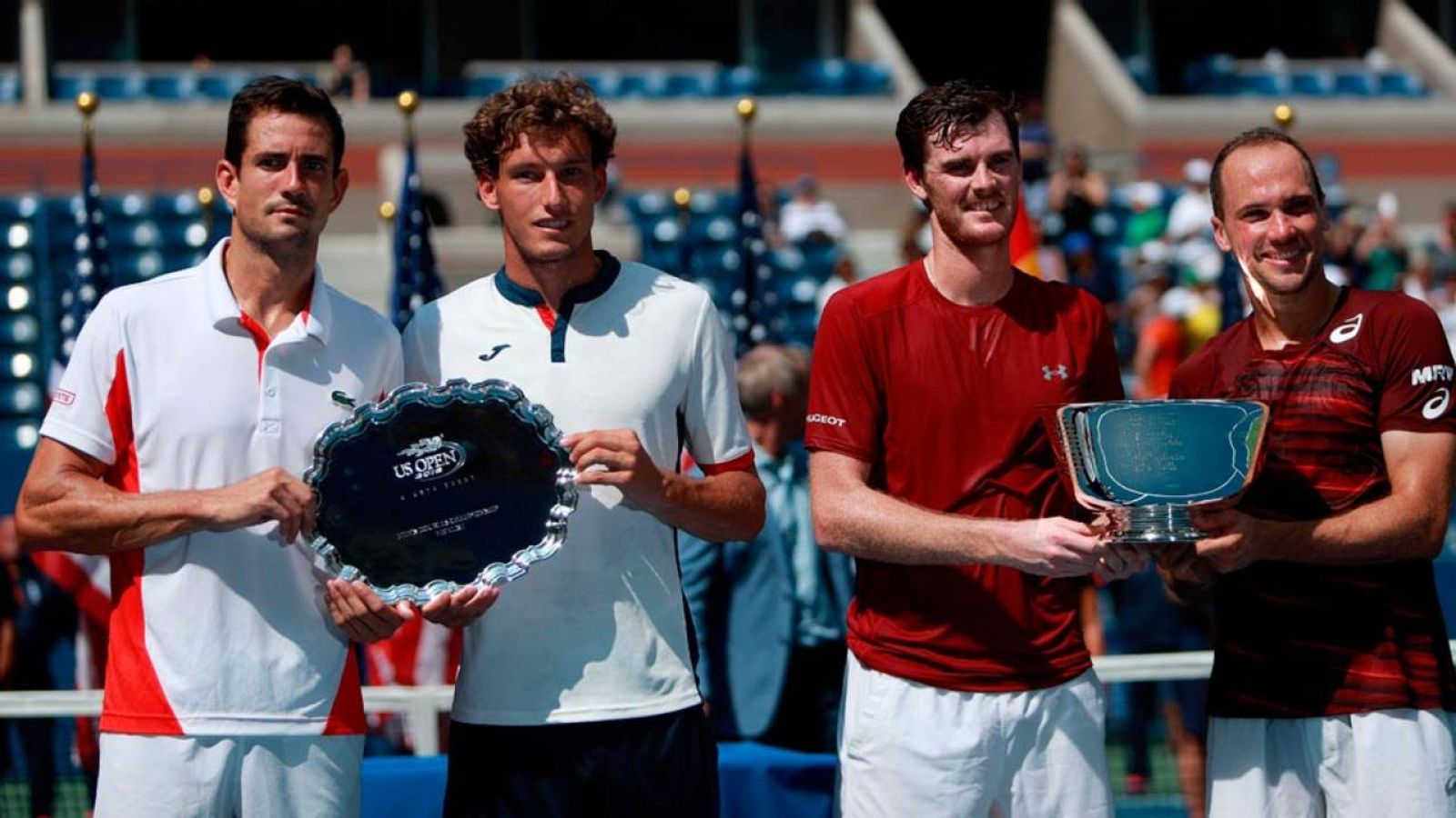 Carreño y García López (iz) posan junto a los ganadores del US Open, Murray y Soares.
