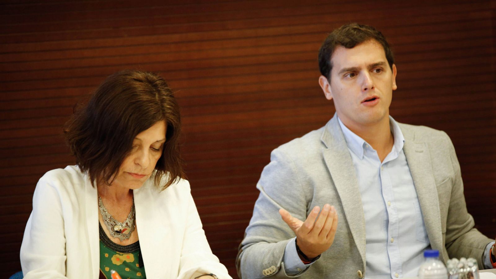 El líder de Ciudadanos, Albert Rivera, con la candidata a presidir la Xunta gallega por su partido, Cristina Losada