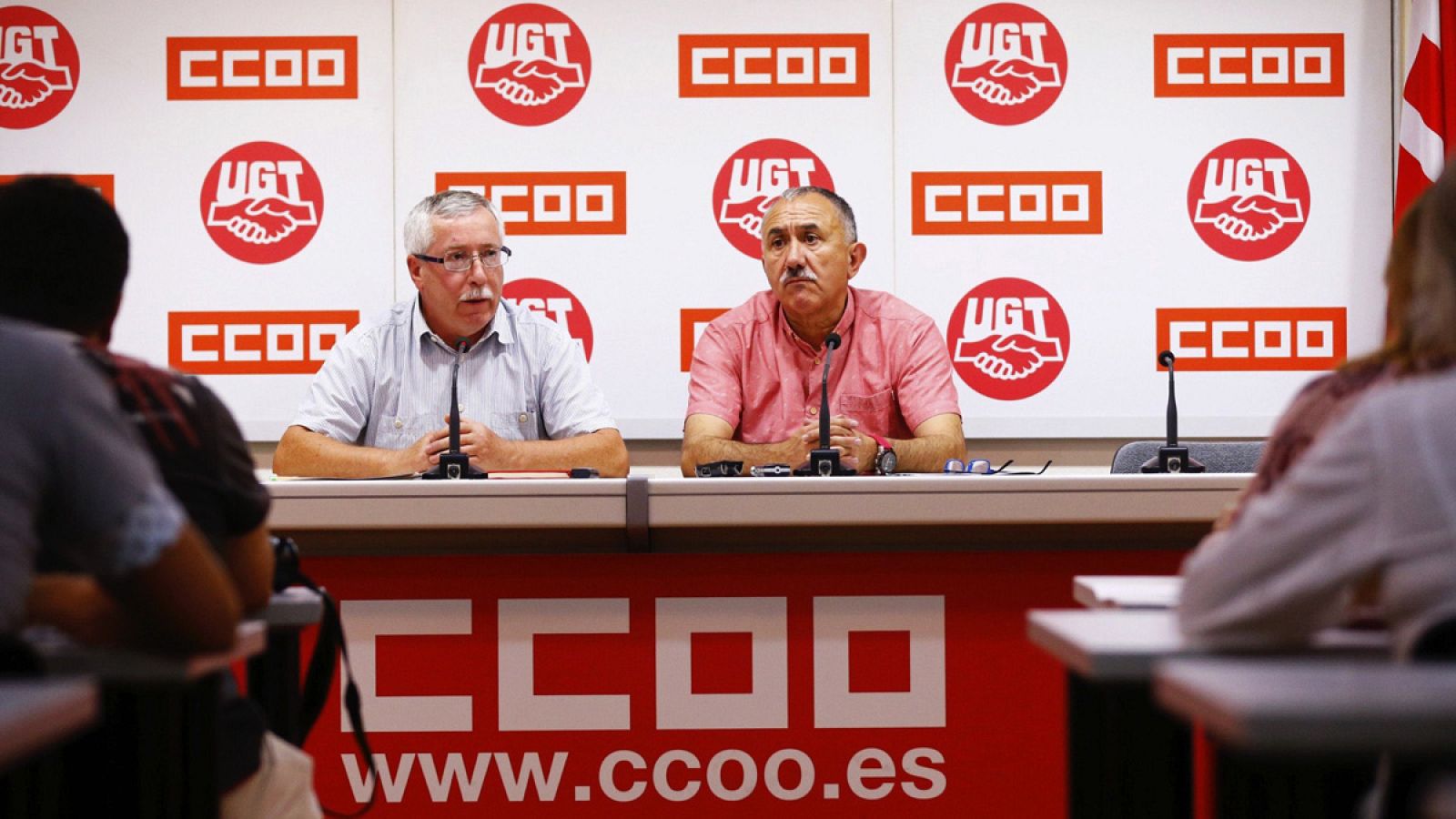 Los secretarios generales de CC.OO. y UGT, Ignacio Fernández Toxo, y Josep María Álvarez, respectivamente