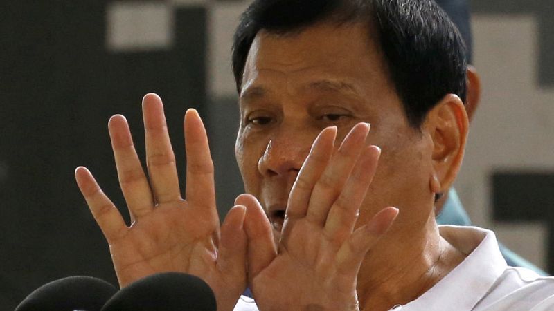 Un exsicario acusa a Duterte en el Senado filipino de ordenar asesinatos y atentados