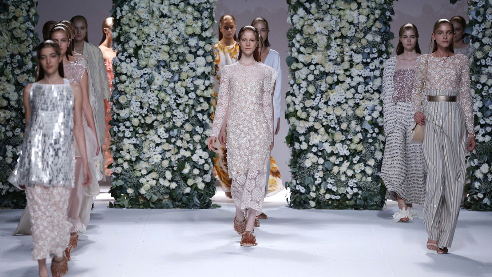 La oda a la feminidad de Duyos.