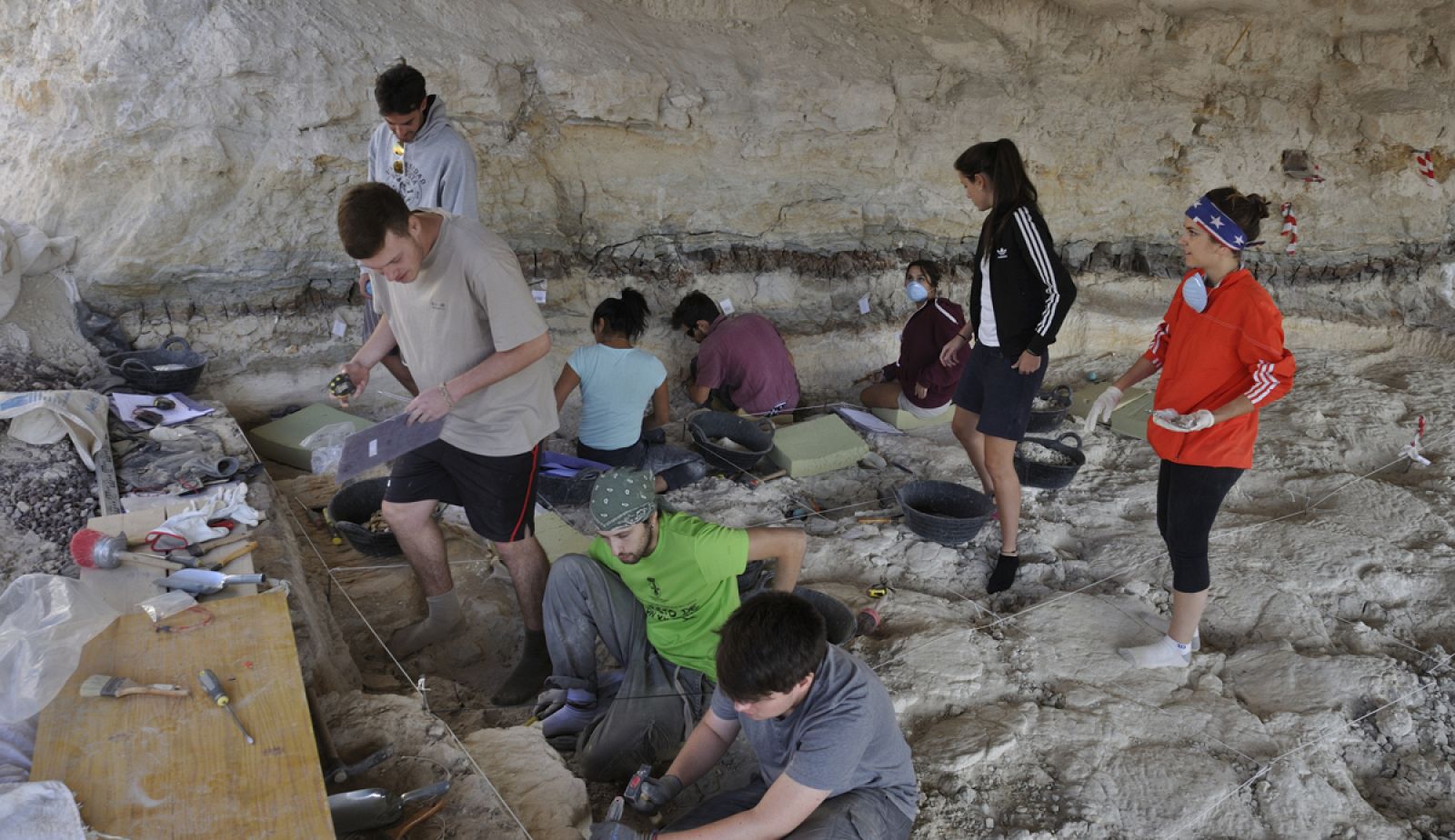 El equipo que ha trabajado en el yacimiento de Barranco León, en Orce, Granada