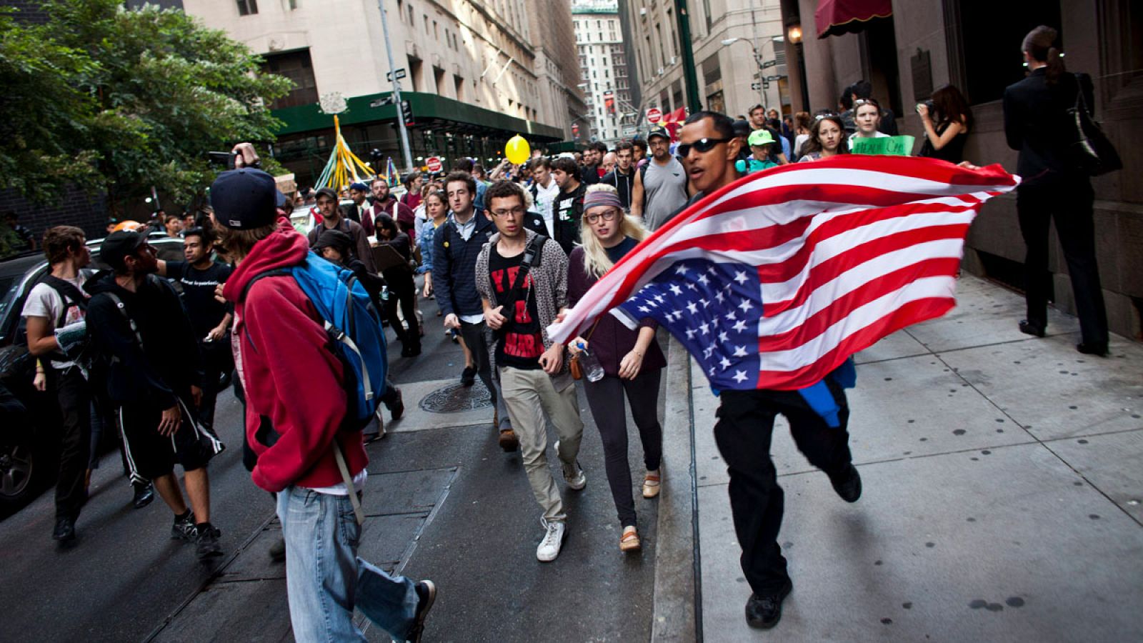 Indignados de 'Ocupa Wall Street' celebran en Nueva York su quinto aniversario