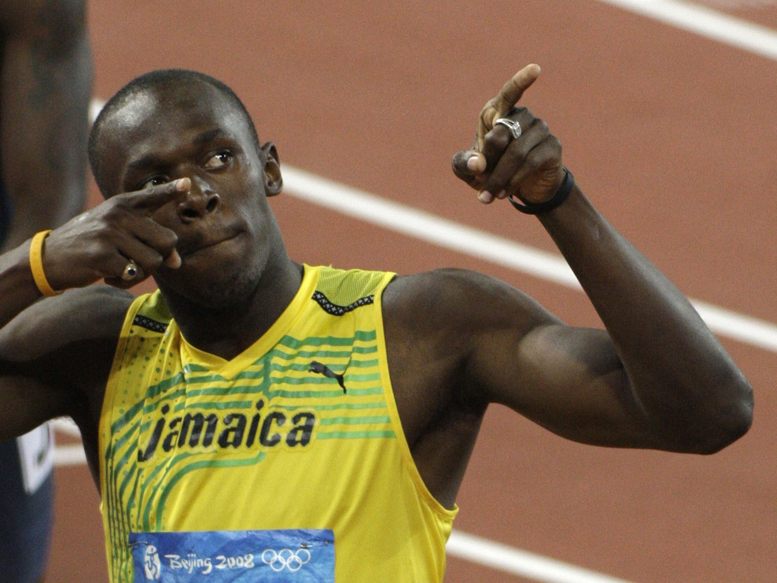 Usain Bolt gana el oro de los 100 metros y de los 200