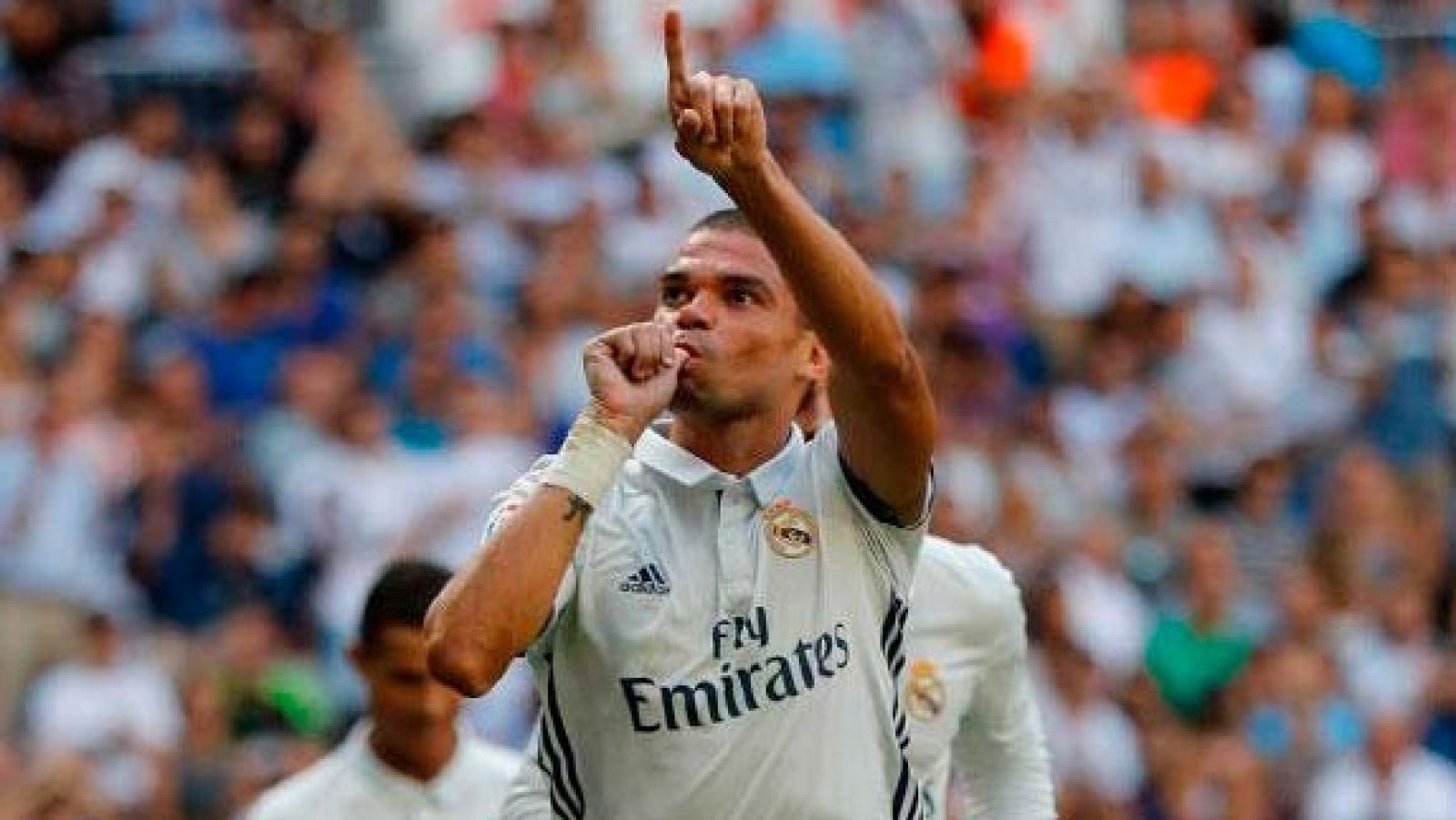El defensa portugués Pepe vuelve a una convocatoria del Madrid.
