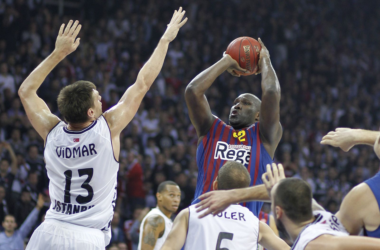 Imagen de archivo de un partido de Euroliga con el Bekstias, local en el Sinan Erdem Dome