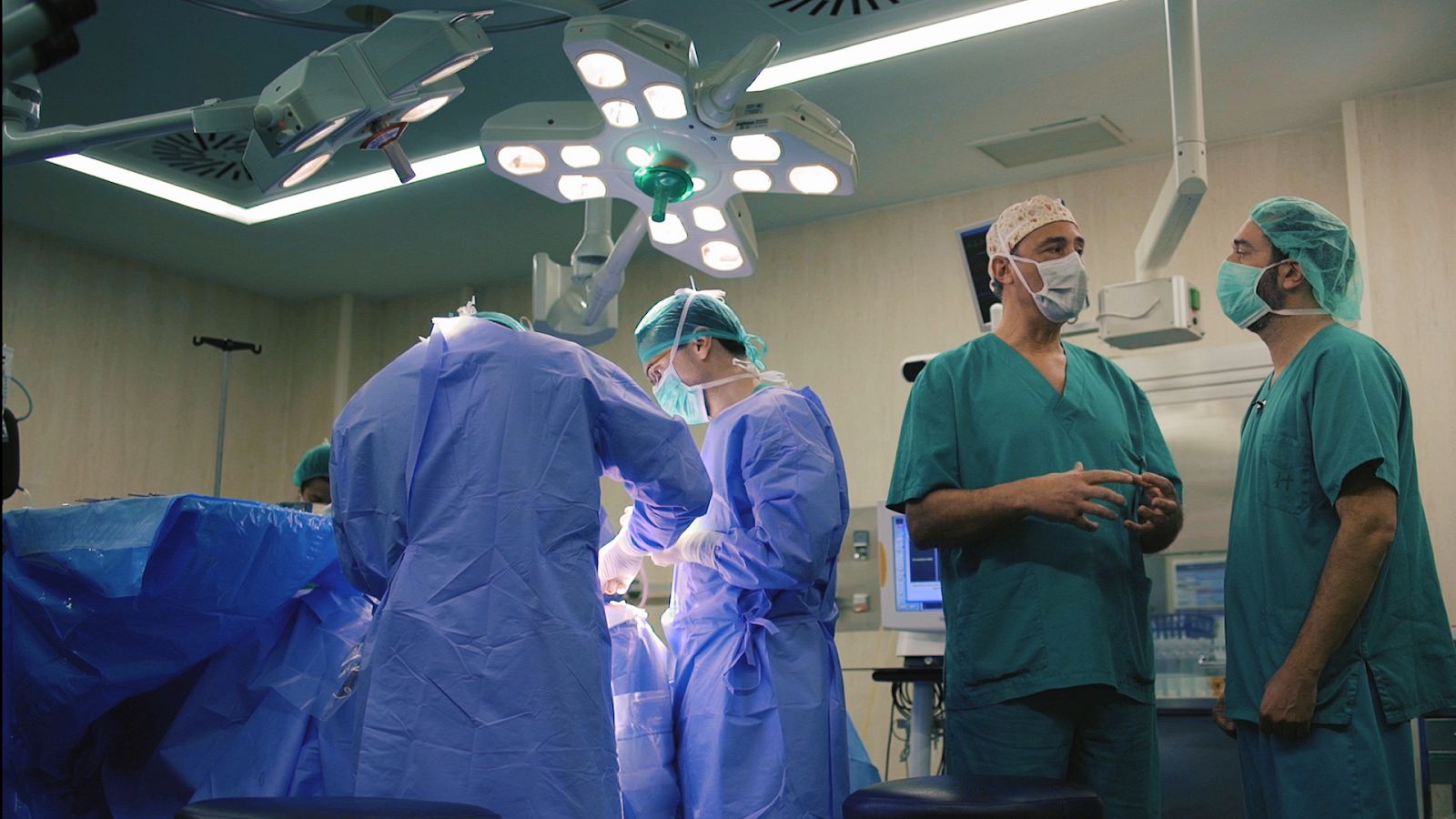 El programa visita un quirófano para mostrar la intervención de un niño con ataques epilépticos