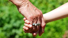 El Supremo reconoce el derecho de una abuela a visitar a sus nietos pese a la oposición de los padres