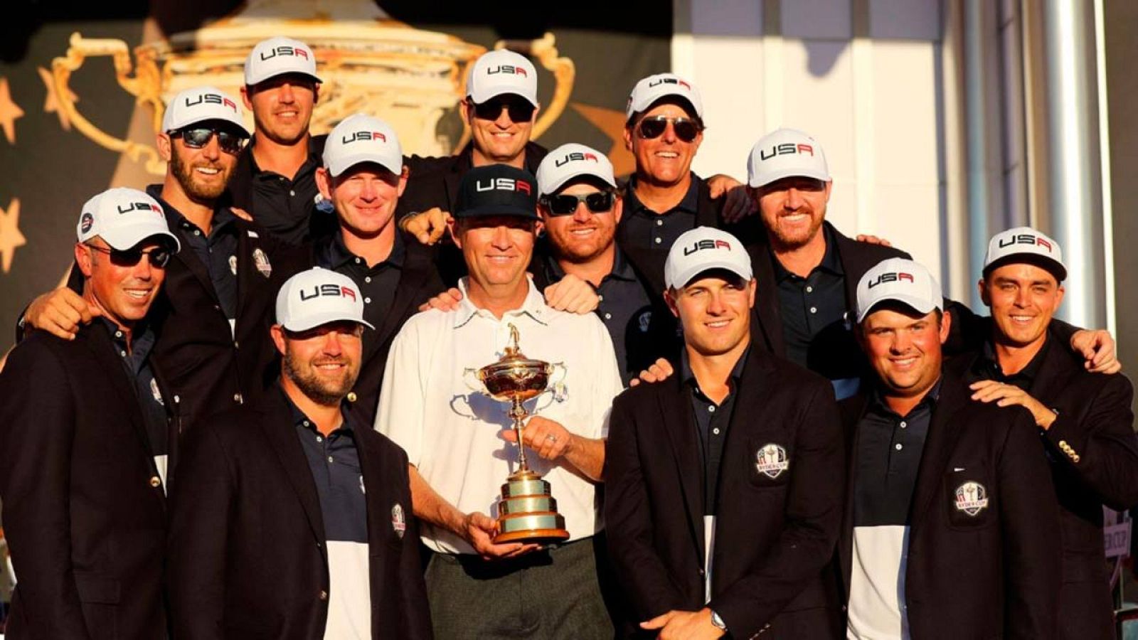 El equipo estadounidense sostiene la Ryder Cup 2016