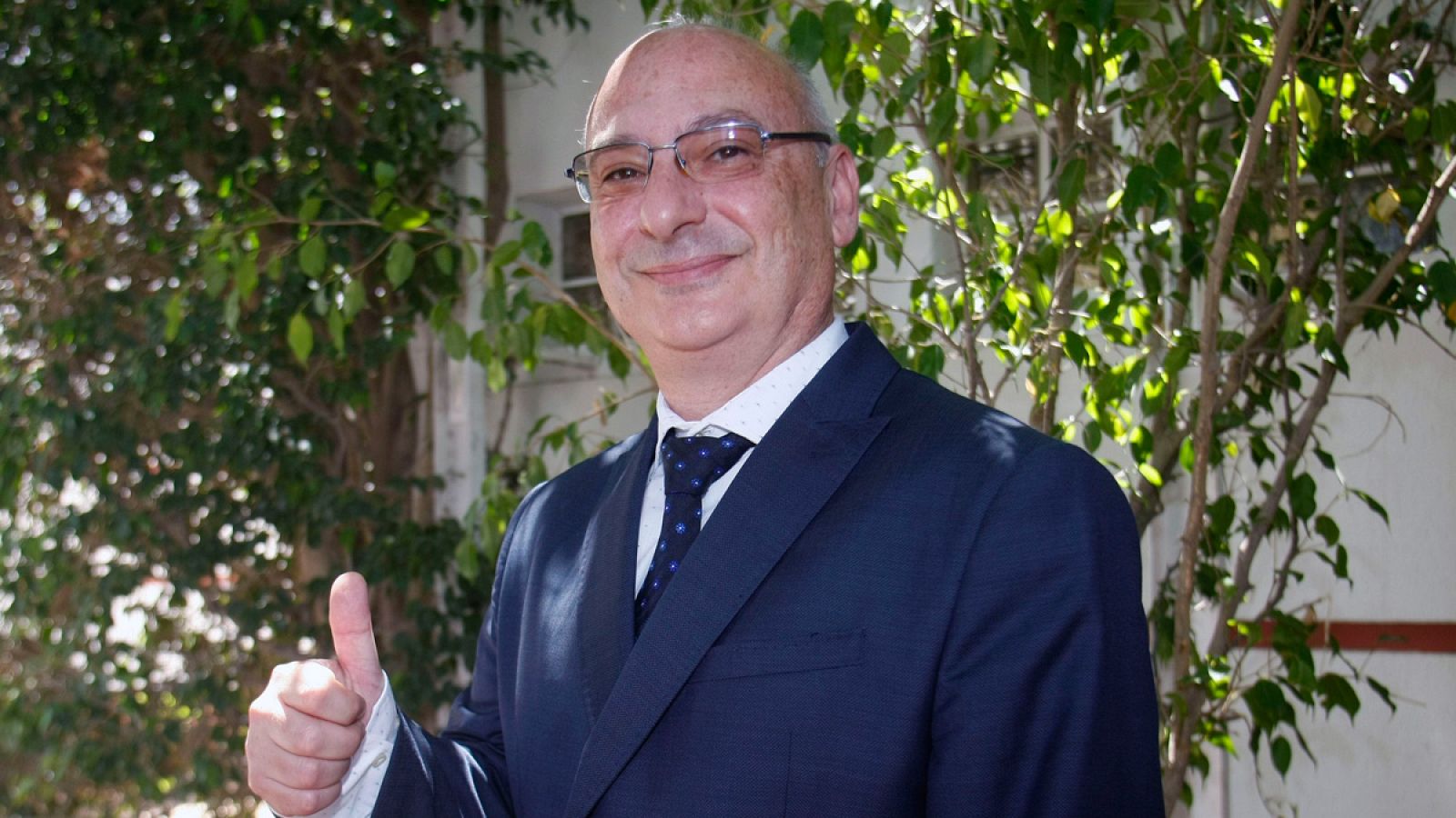 Fotografía de archivo de Francis Mojica, cuando le comunicaron que había sido premiado con el premio Jaime I de Investigacion Básica.